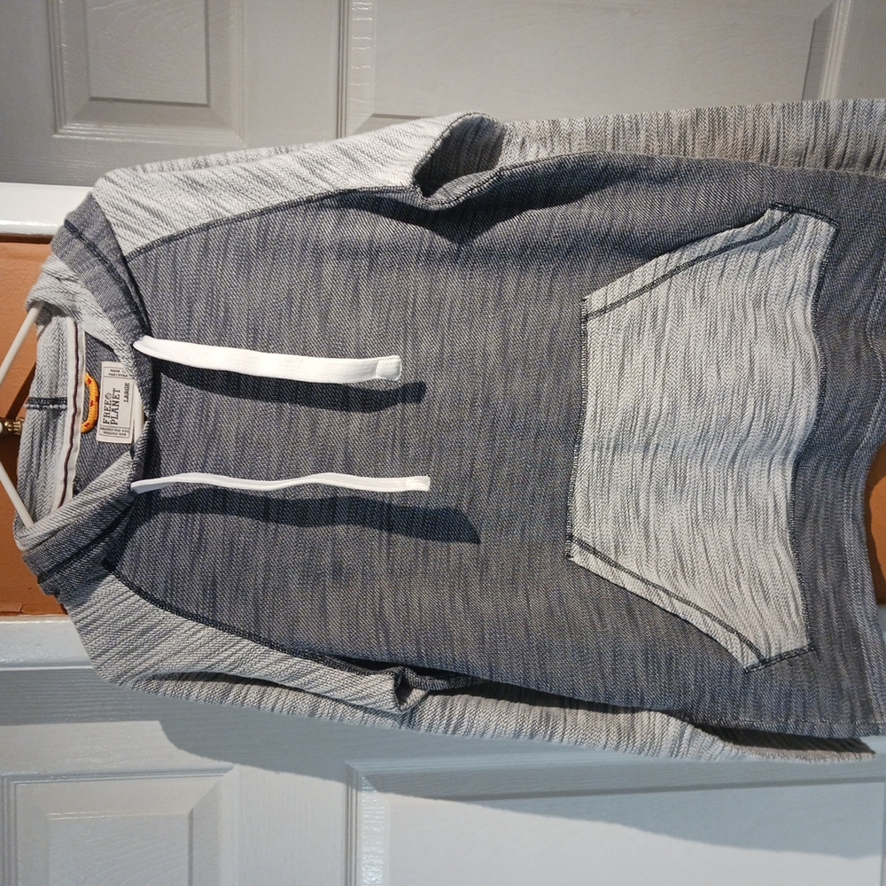 Free Planet Men's Gray Hooded Pullover Shirt. Size L